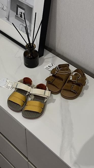 Детские сандалии ZARA, 2 пары. 1) Спортивные сандалии: - Цвет