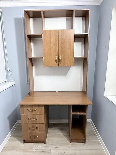 Компьютерный стол, Б/у, С полками — 1