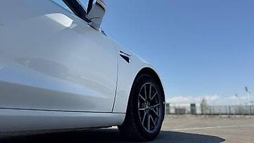 byd e2 2023: Tesla Model 3: 2021 г., Электромобиль, Седан — 10