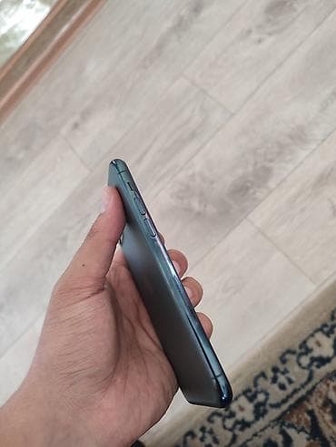 купить айфон 5 с: IPhone 11 Pro, цвет Midnight Green. Компактный корпус из матового — 3