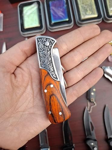 Другие комплектующие: Маленький карманный ножичек. Красивый, солидный. Ручка-дерево. Обычно — 4