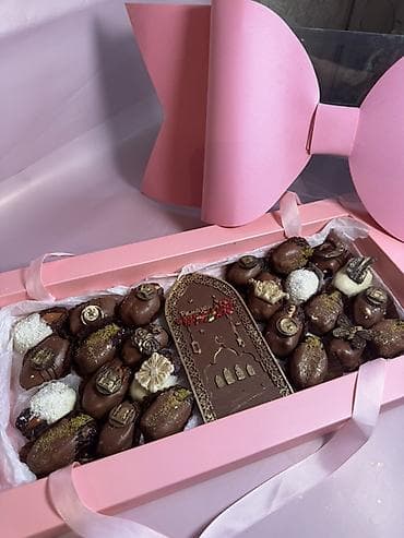 презент: Подарочный набор фиников в шоколаде в розовой коробке с большим — 3