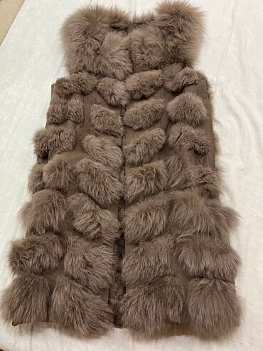 Продаю жилетку натуральный мех, состояние как на фото, нужно ушить