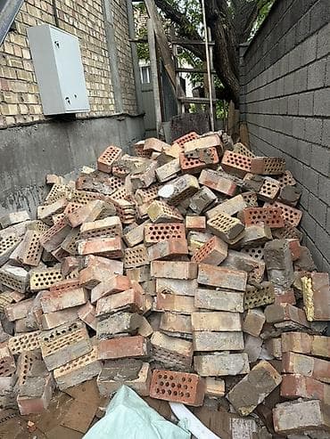 Дом и сад: Продаю б/у Кирпич строительный (перфорационный — 1
