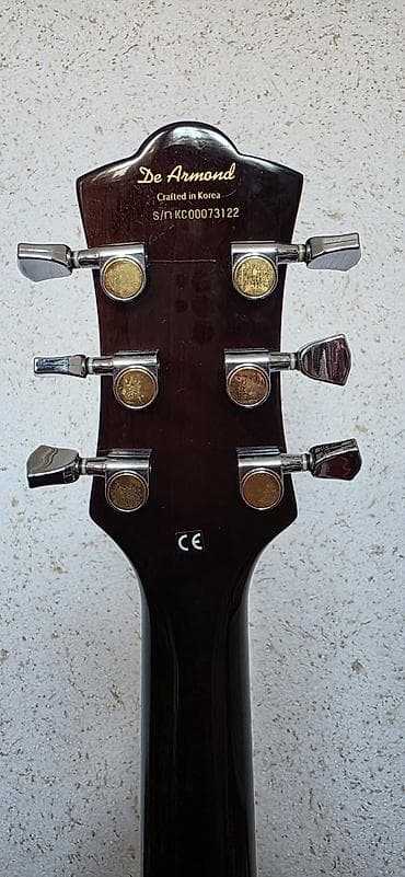 Спорт жана хобби: Электрогитара DeArmond (модель серии M/Les Paul‑типа) в фирменном — 5