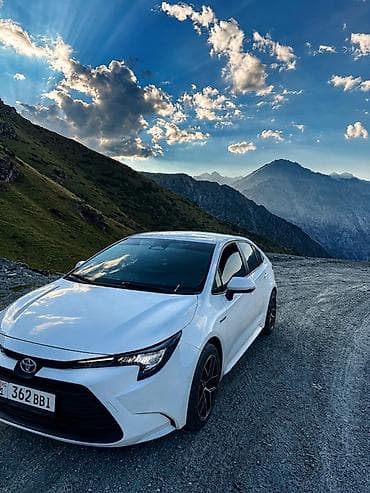 byd e2 2019: Toyota Corolla: 2023 г., 1.8 л, Вариатор, Гибрид, Седан — 1