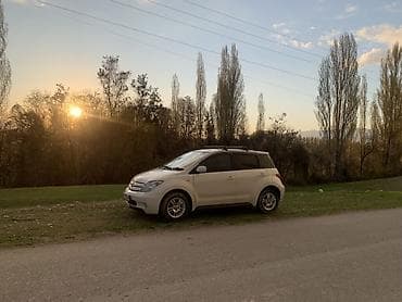 машины китайские: Toyota Ist: 2005 г., 1.3 л, Кроссовер — 4