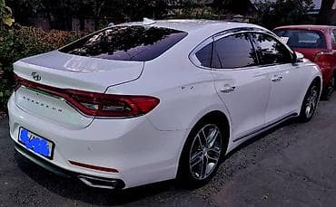 2017: Hyundai Grandeur: 2017 г., Седан — 3
