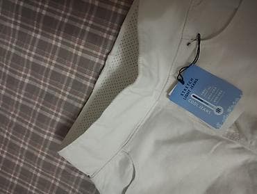 стрейч: Белые женские джинсы с биркой “Stretch Light Jeans / Cool Jeans”. - — 1