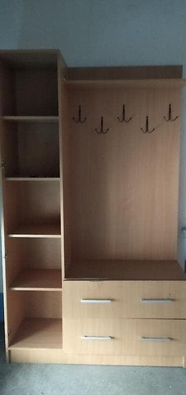 Продаю мебель в хорошем состоянии.Прихожая- 3000 сом, тумба и