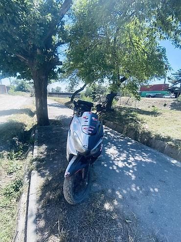 jet sky: Представляем скутер с комбинированной расцветкой, где преобладают — 1