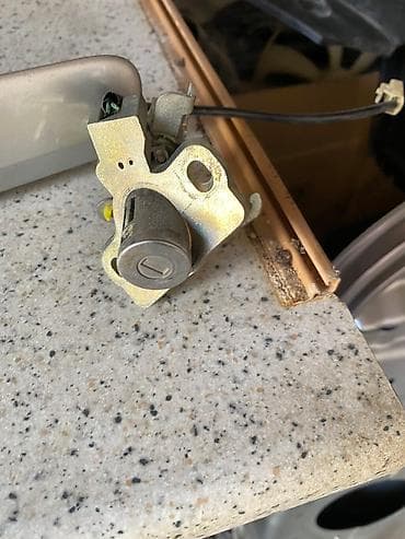 key maker: Накладка багажника, замок и фонарики от багажника. Тойота Камри 40-45 — 1
