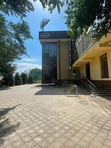 кафе рядом: Сдается помещение под кафе/столовую или офис на первой линии. Адрес — 3