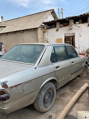 saab 9000: BMW 520: 1983 г., 2 л, Механика, Бензин, Седан — 3