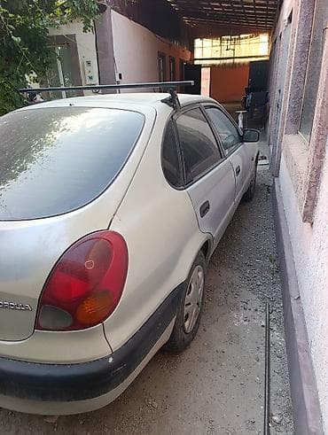 Toyota Corolla: 2000 г., 2 л, Кол менен иштөөчү, Дизель, Хетчбек — 5