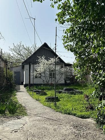 Продажа домов: 🏡 **ПРОДАЁТСЯ УЮТНЫЙ ДОМ** 📍 Район: Кызыл-Аскер, ул. Корейская 🏠 — 1