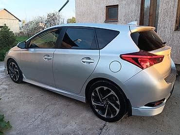 Toyota Auris: 2017 г., 1.8 л, Вариатор, Бензин, Хэтчбэк