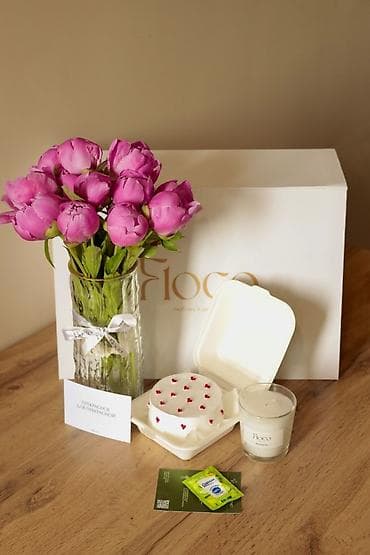 сурот тартуу кыз: В наборе: * Премиальный бокс; * Букет свежих цветов - 7 веток; * — 3