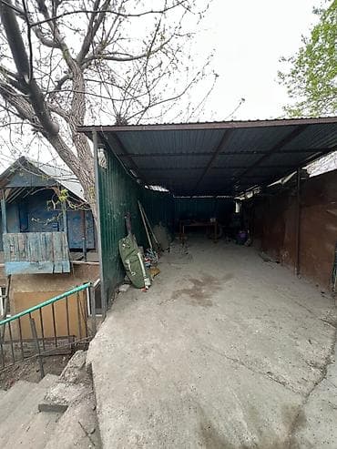 Недвижимость: 🏡 Продаётся небольшой дом в Бишкеке 📍 Район: Аламединский рынок 🛏 3 — 6