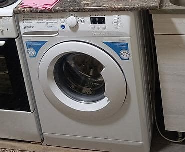 Стиральная машина Indesit с фронтальной загрузкой. машинка жаны