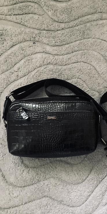 richarde mille: Сумка через плечо из черной экокожи с тиснением под крокодила. Бутун — 1