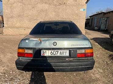 v klass: Volkswagen Passat: 1988 г., Газ, Седан — 4