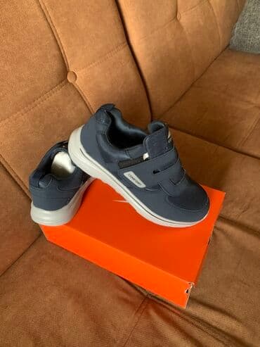 срочно продаю в связи с переездом: Кроссовки, 41, Nike, Новый, цвет - Серый, Самовывоз — 1
