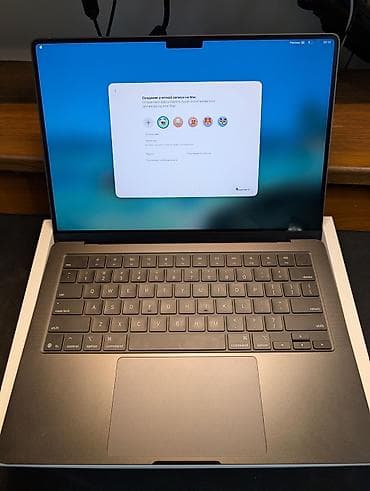 microsoft surface: MacBook Pro M5 14" 16/512 состояние нового Полный комплект 7 циклов — 4