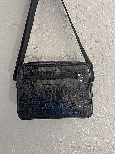 t rex pro: Сумка через плечо, черная, с глянцевой фактурой под крокодила. - — 2