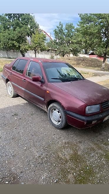 боз белер: Volkswagen Vento: 1994 г., Кол менен иштөөчү, Седан — 2