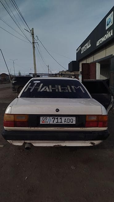 Audi: Audi 100: 1985 г., Седан — 4