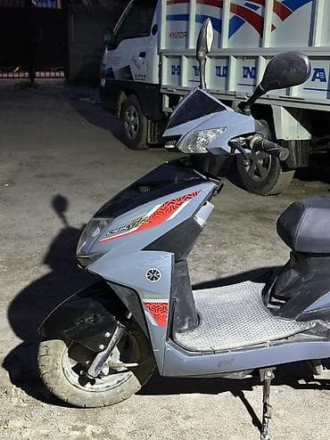 авто наклейка: Скутер 50–150см³ класса “спорт-туринг” (по виду и габаритам), серый с — 4