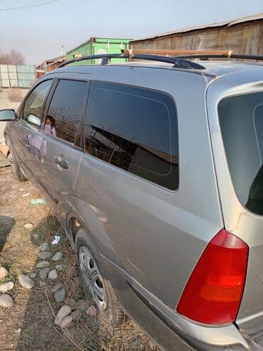 домкрать: Ford Focus: 2002 г., 0.8 л, Механика, Бензиновая, Универсал — 8