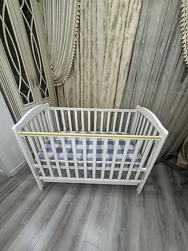 bunk bed: Детская кроватка-манеж классическая, белая. Б/у 4000сом — 3