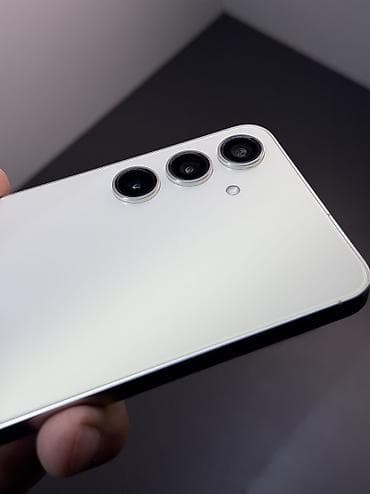 галакси samsung galaxy: Samsung Galaxy S24+, Б/у, 256 ГБ, цвет - Белый, 1 SIM, 2 SIM, eSIM — 8