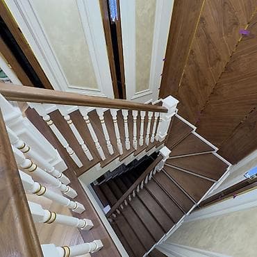 двери для ванн: Межкомнатные двери в классическом стиле, белые, с фигурными филёнками — 7