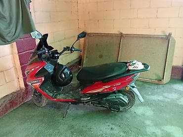 мото 110: Скутер/мопед класса 50–125 см³ (визуально — компактный городской) — 1