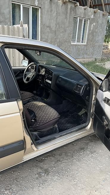 Volkswagen Passat: 1989 г., 1.8 л, Механика, Бензин, Седан — 6