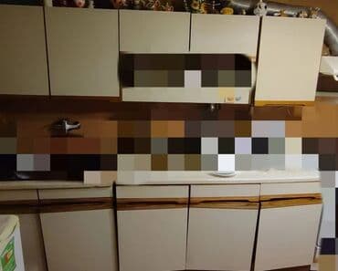 шкафы для посуд: Кухонный гарнитур с фасадами светлого цвета и декоративными — 10