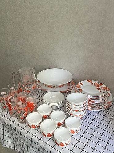 Сервис из 45 предметов,получен как свадебный подарок,пользовались