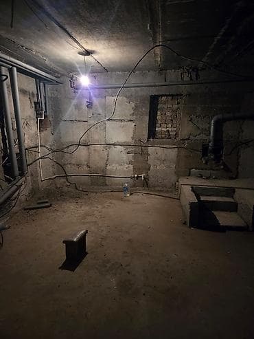 Коммерческая недвижимость: Продажа офисов 150 м², Без ремонта, Без мебели, Многоэтажное здание, Цокольный этаж этаж — 3