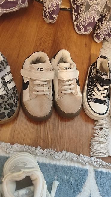 кроссовки на волейбол: Детские кроссовки Nike для повседневной носки. - Размер: детский — 1