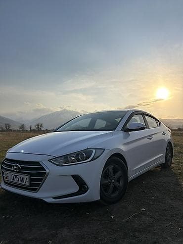 01: Hyundai Elantra: 2018 г., Седан — 5
