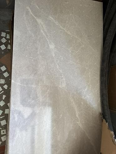 Остатки после ремонта: плитка клей, грунт, шпаклевка 25 плиток 60×30