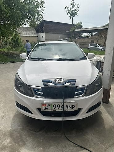 BYD E5: 2019 г., Электромобиль, Седан