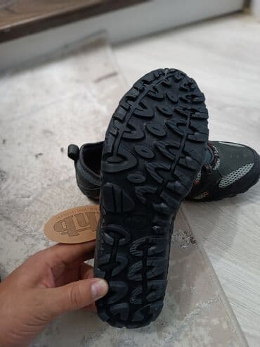 срочно продаю в связи с переездом: Кроссовки и спортивная обувь — 2