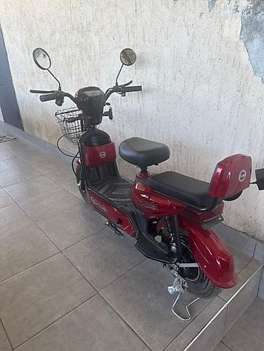 Электроскутер Panda, красный - Электропривод, бесшумное движение без