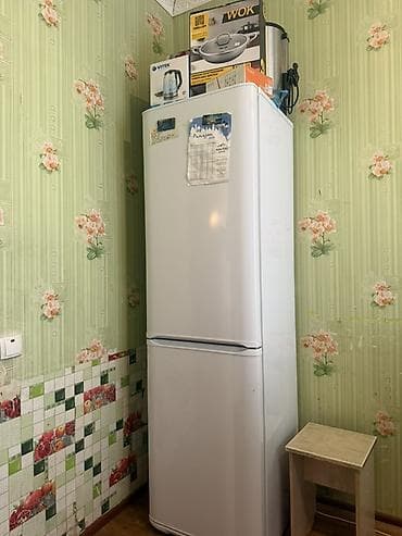 Холодильник двухкамерный, белый, с нижней морозильной камерой