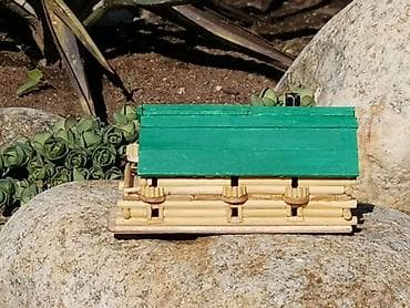 вазы для декора: Миниатюрный домик-избушка из деревянных палочек - Ручная работа: сруб — 3