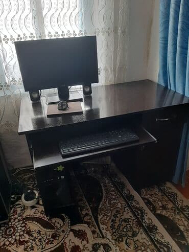 полка в аренду: Компьютерный стол, Б/у, С полками — 1